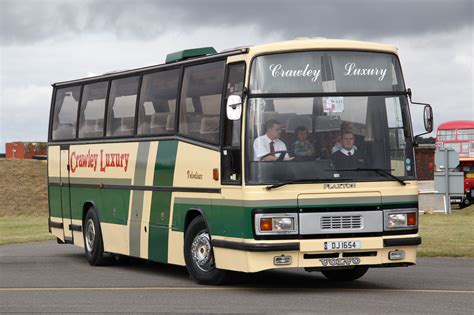 crawley luxury coach hire